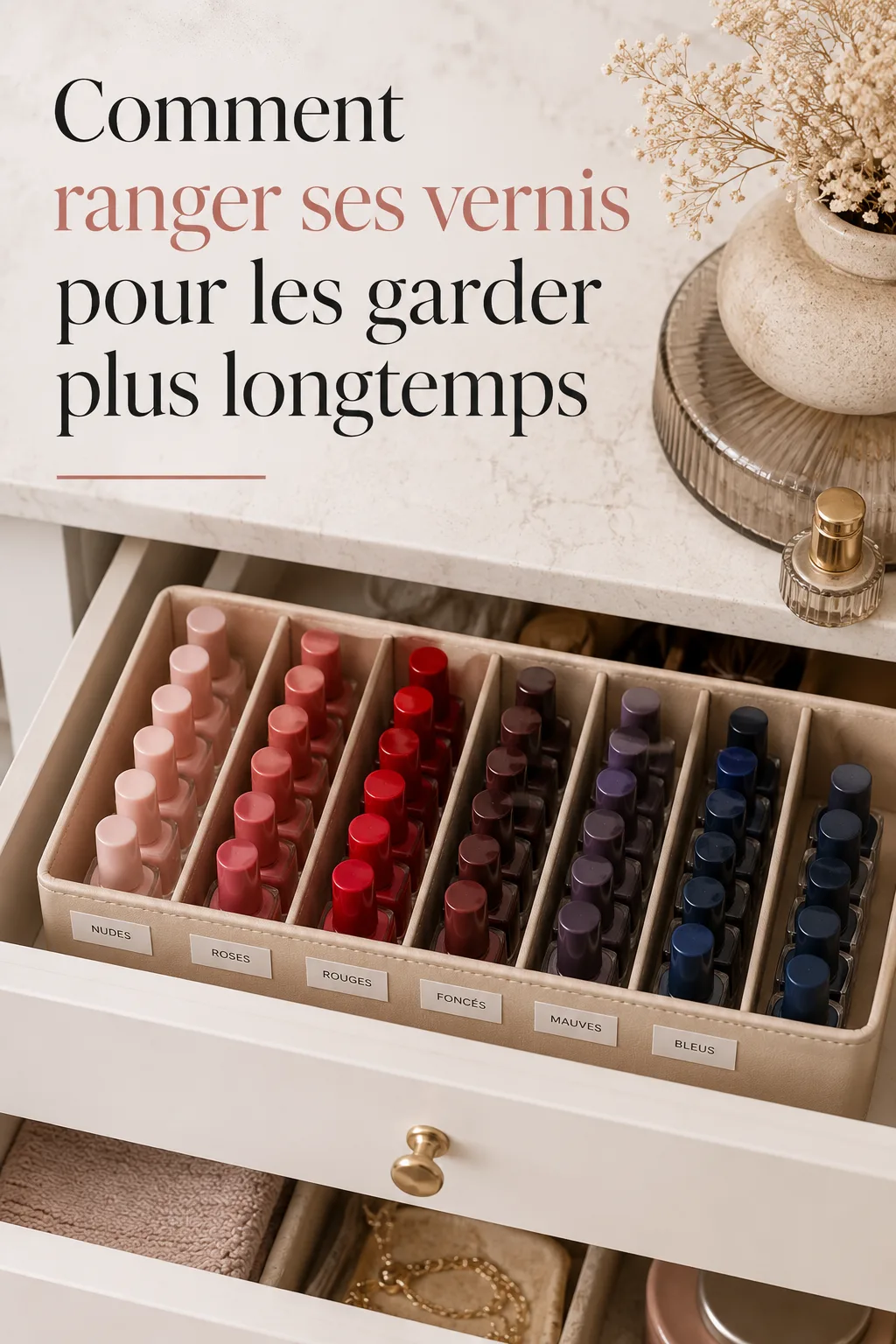 Vernis à ongles rangés dans un tiroir avec titre Pinterest sur le rangement des vernis